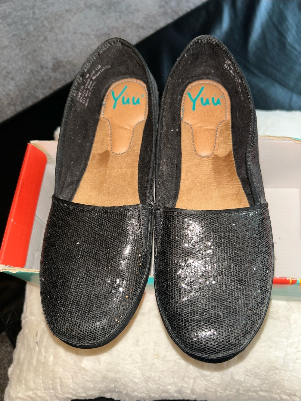 Yuu Black Sequin Slip-On Flats size 7 1/2 medium